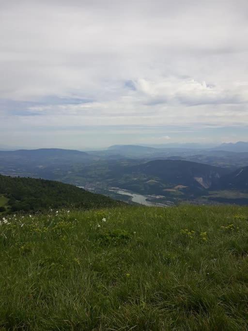 Le Gite Des Cascades Bassy Экстерьер фото
